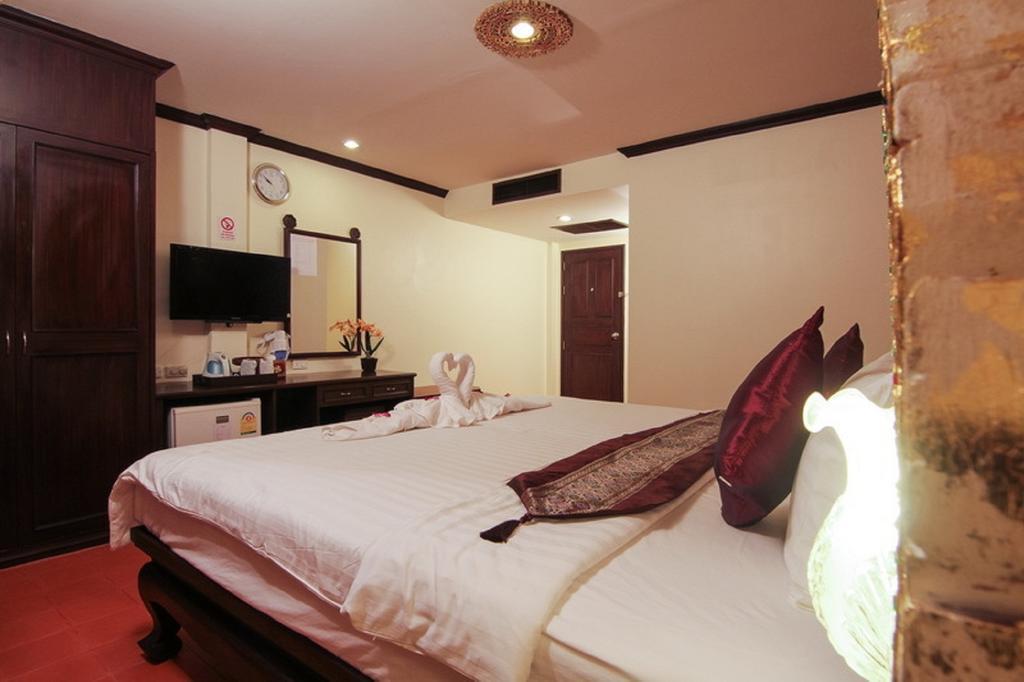 Pl Guesthouse Patong Exterior foto